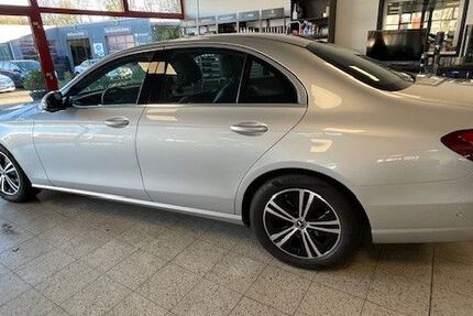 Mercedes-Benz E 200 53.007 km 27.700 &euro; Duisburg 47138