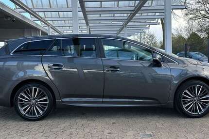 Toyota Avensis 216.000 km 11.950 &euro; Dinslaken 46539