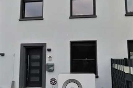 Kapitalanlage oder Eigenheim – modernisiertes Reihenmittelhaus mit PV-Anlage - Haus Weeze | Angebot:26507184