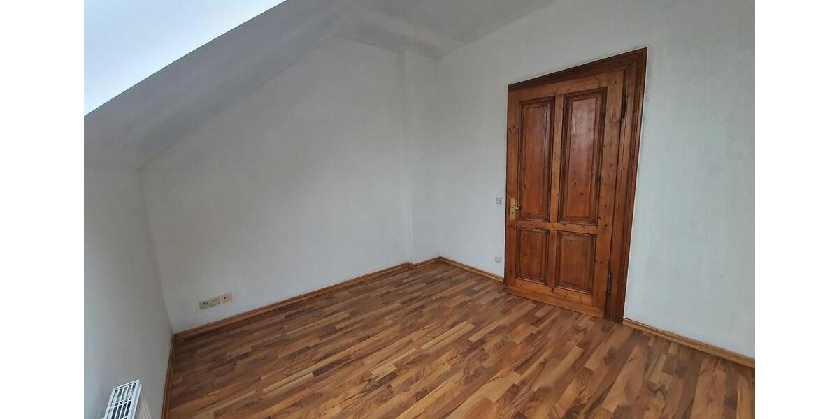 Dachgeschoßwohnung Duisburg Mittelmeiderich - 3 Zimmer, 95 m&sup2;, 700&euro; | Angebot:26614530