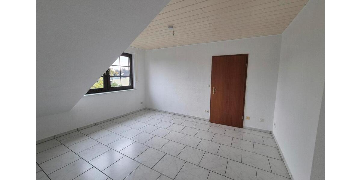 Dachgeschoßwohnung Duisburg Hochheide - 2 Zimmer, 90 m&sup2;, 896&euro; | Angebot:25613644