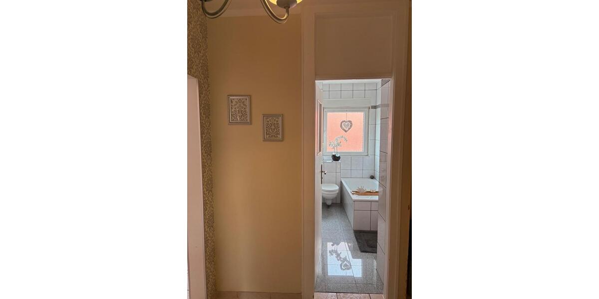 Etagenwohnung Duisburg Essenberg - 4 Zimmer, 100 m&sup2;, 190.000&euro; | Angebot:26115477