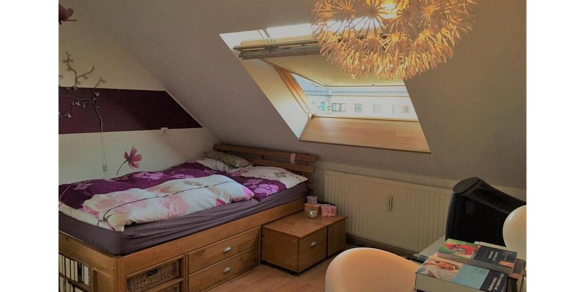 Dachgeschoßwohnung Duisburg Mittelmeiderich - 2 Zimmer, 45 m&sup2;, 300&euro; | Angebot:26613561