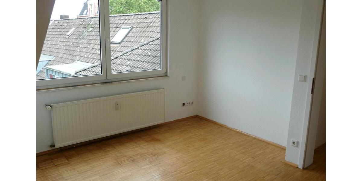 Dachgeschoßwohnung Duisburg Mittelmeiderich - 2.5 Zimmer, 71 m&sup2;, 117.500&euro; | Angebot:26124179