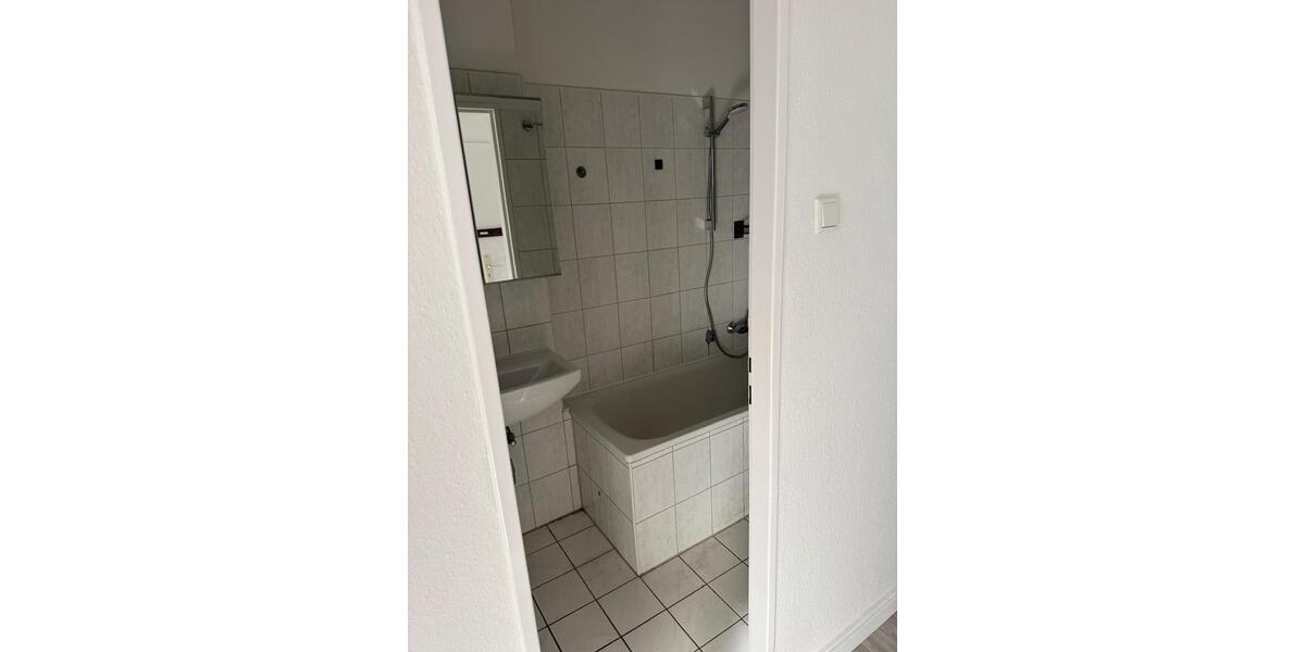 Dachgeschoßwohnung Duisburg Duisburg-Mitte - 1.5 Zimmer, 32 m&sup2;, 700&euro; | Angebot:26464184