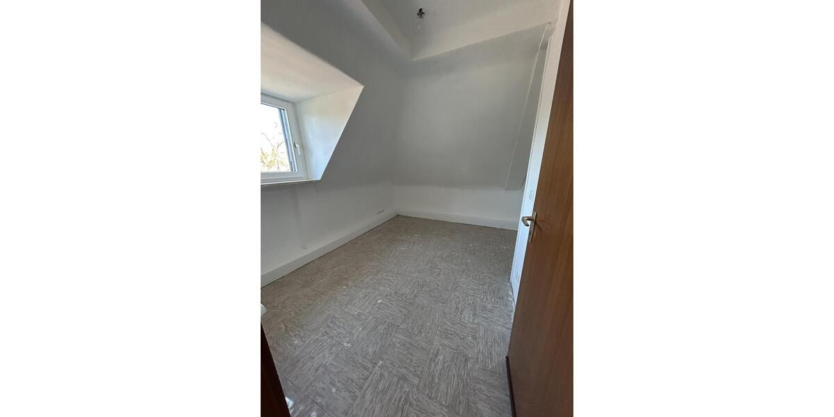 Dachgeschoßwohnung Duisburg Walsum - 2.5 Zimmer, 70 m&sup2;, 473&euro; | Angebot:23282116