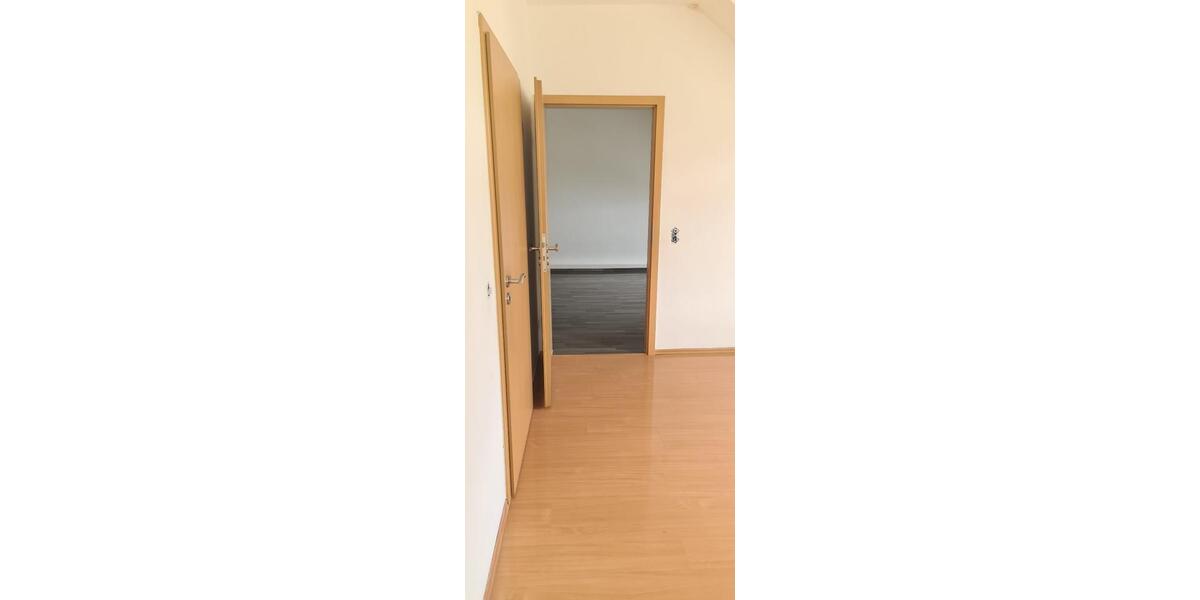 Dachgeschoßwohnung Duisburg Hamborn - 5 Zimmer, 97 m&sup2;, 930&euro; | Angebot:26592529
