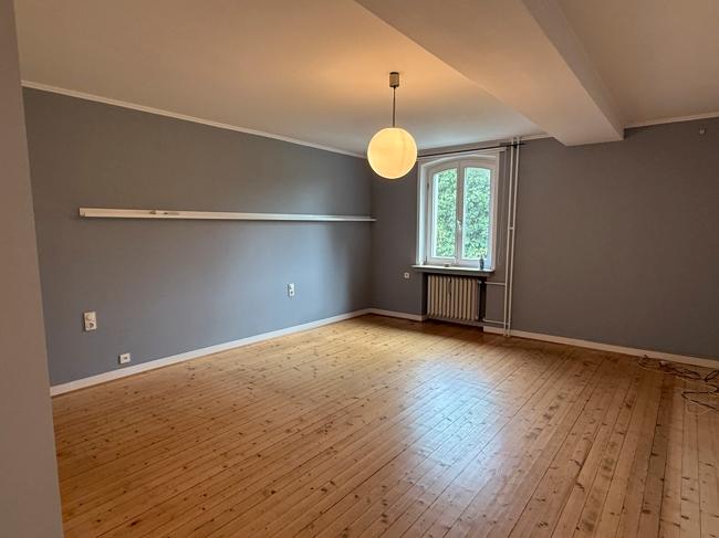 Erdgeschoßwohnung Duisburg Rheinhausen - 7 Zimmer, 211 m&sup2;, 2.000&euro; | Angebot:25962714