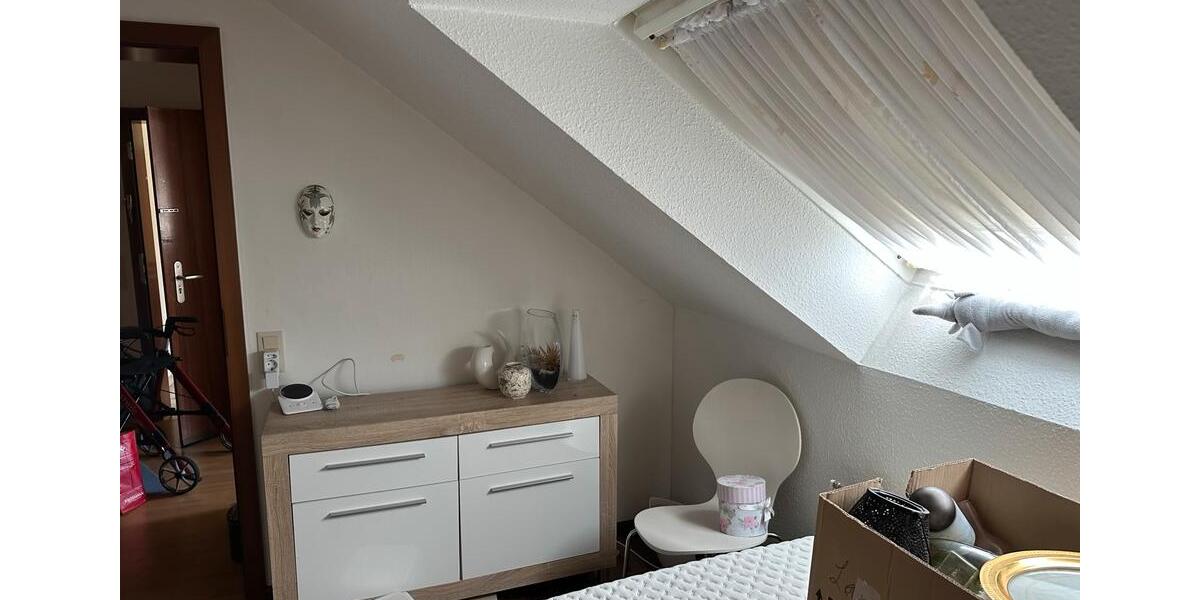 Dachgeschoßwohnung Dinslaken Hiesfeld - 1 Zimmer, 49 m&sup2;, 641&euro; | Angebot:26660547