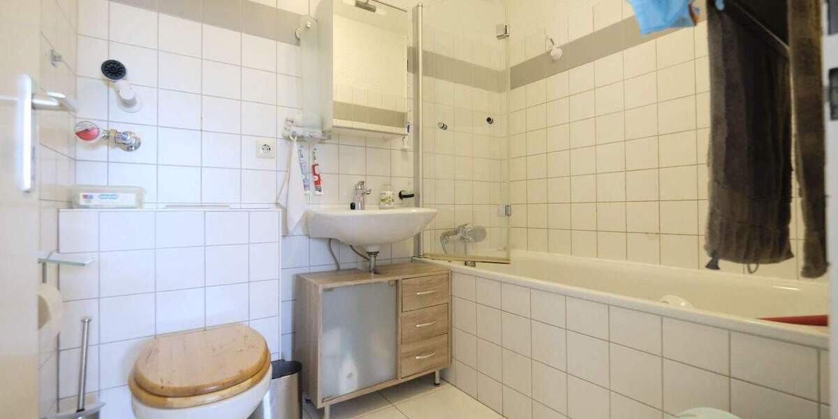 Etagenwohnung Duisburg Hochheide - 3 Zimmer, 87 m&sup2;, 110.000&euro; | Angebot:25798808