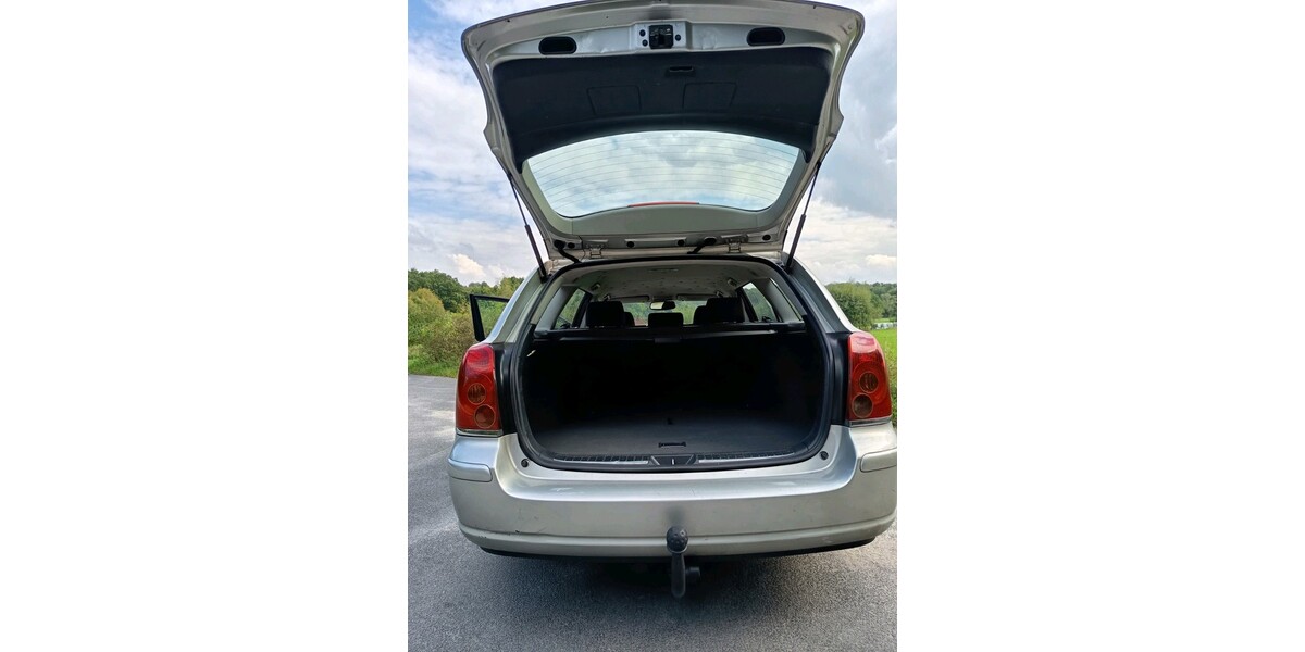 Toyota Avensis 215.000 km 7.000 &euro; Dinslaken 46535