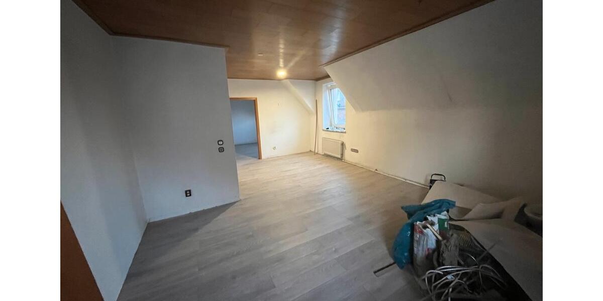 Dachgeschoßwohnung Oberhausen Rothebusch - 3.5 Zimmer, 75 m&sup2;, 650&euro; | Angebot:25968692