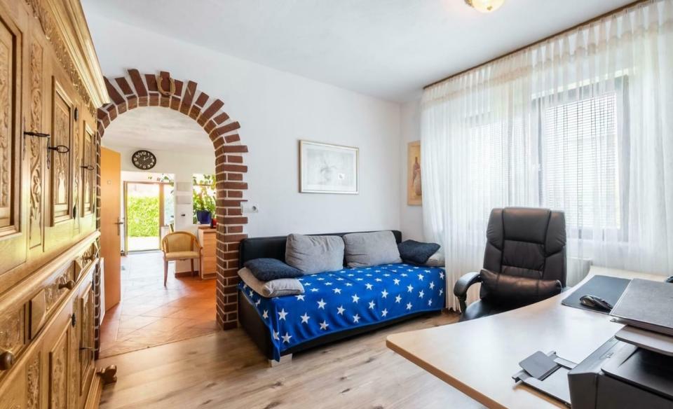 Einfamilienhaus Rees - 8 Zimmer, 208 m&sup2;, 365.000&euro; | Angebot:25171424