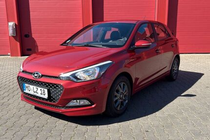 Hyundai i20 90.000 km 8.690 &euro; Kamp-Lintfort 47475