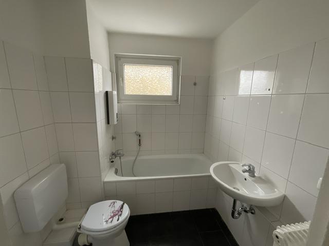 Etagenwohnung Duisburg Duisburg-Mitte - 3 Zimmer, 74 m&sup2;, 699&euro; | Angebot:24733974