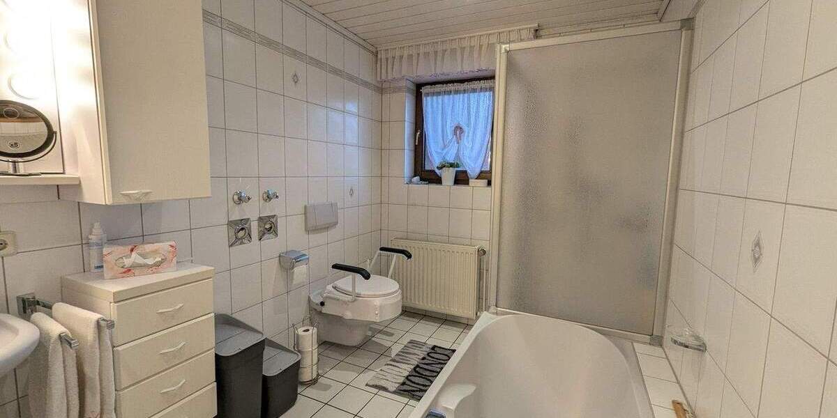 Mehrfamilienhaus, Wohnhaus Voerde - 8 Zimmer, 247 m&sup2;, 499.000&euro; | Angebot:25696499