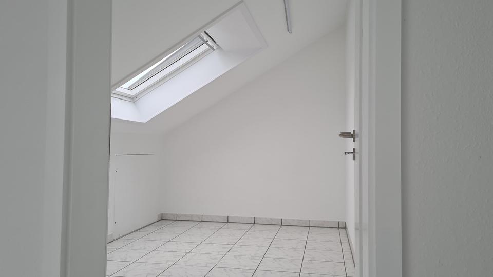 Dachgeschoßwohnung Dinslaken Lohberg - 2.5 Zimmer, 76 m&sup2;, 730&euro; | Angebot:26633965