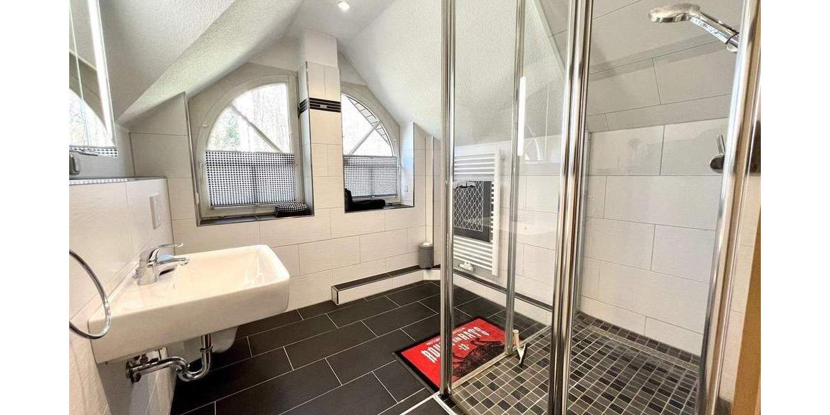 Einfamilienhaus Gladbeck Mitte - 9 Zimmer, 307 m&sup2;, 930.000&euro; | Angebot:25670854