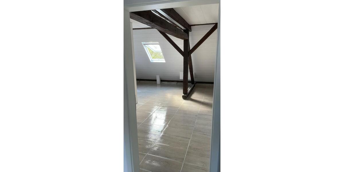 Dachgeschoßwohnung Rees - 4 Zimmer, 97 m&sup2;, 1.100&euro; | Angebot:25935356