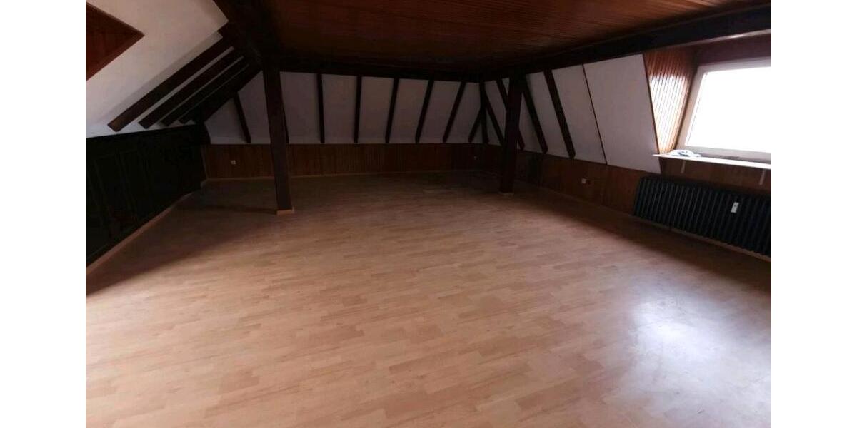Dachgeschoßwohnung Duisburg Duisburg-Mitte - 5 Zimmer, 110 m&sup2;, 1.250&euro; | Angebot:26553398