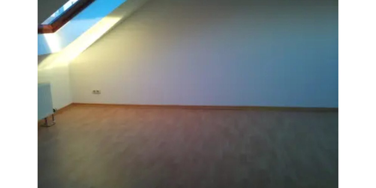 Dachgeschoßwohnung Duisburg Hochheide - 2.5 Zimmer, 66 m&sup2;, 420&euro; | Angebot:25640084