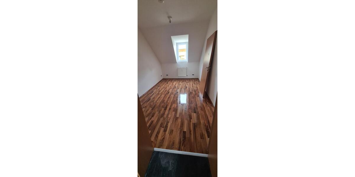 Dachgeschoßwohnung Duisburg Hamborn - 5 Zimmer, 97 m&sup2;, 930&euro; | Angebot:26592529