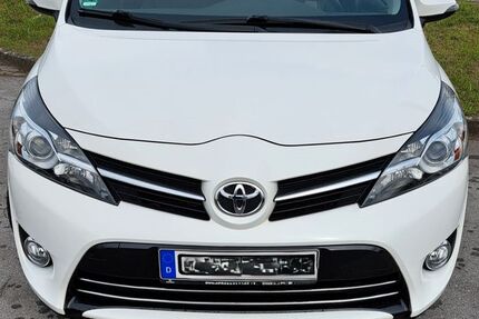 Toyota Verso 106.000 km 9.500 &euro; Gladbeck 45966