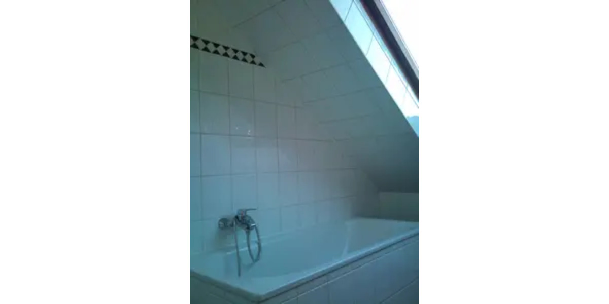 Dachgeschoßwohnung Duisburg Hochheide - 2.5 Zimmer, 66 m&sup2;, 420&euro; | Angebot:25640084