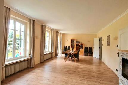 Haus Duisburg Rheinhausen - 9 Zimmer, 220 m&sup2;, 1.360&euro; | Angebot:27618833