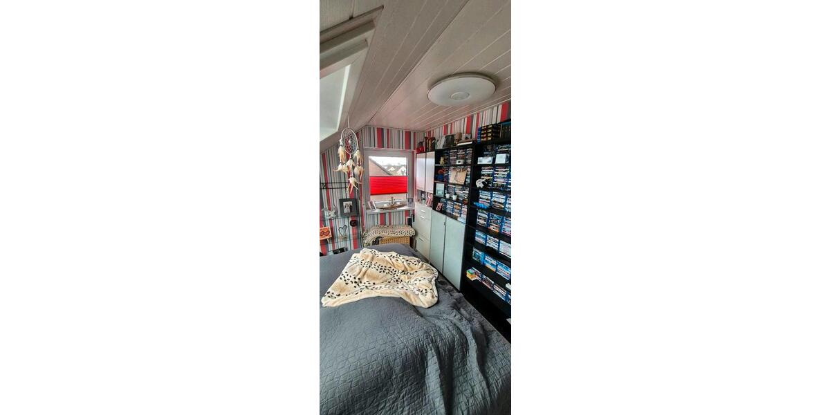 Dachgeschoßwohnung Voerde (Niederrhein) - 3 Zimmer, 68 m&sup2;, 199.000&euro; | Angebot:26120877