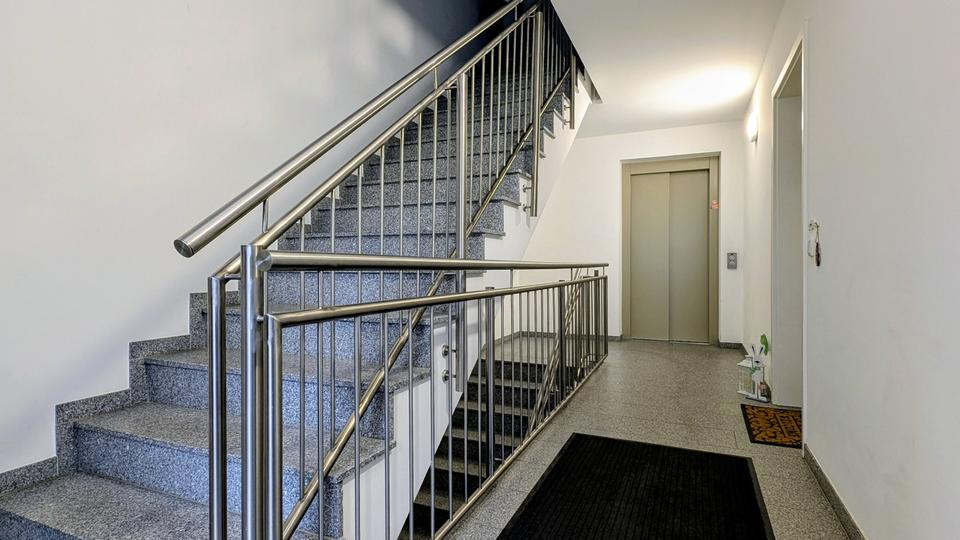 Etagenwohnung Duisburg Duisburg-Mitte - 2 Zimmer, 83 m&sup2;, 1.100&euro; | Angebot:25648648