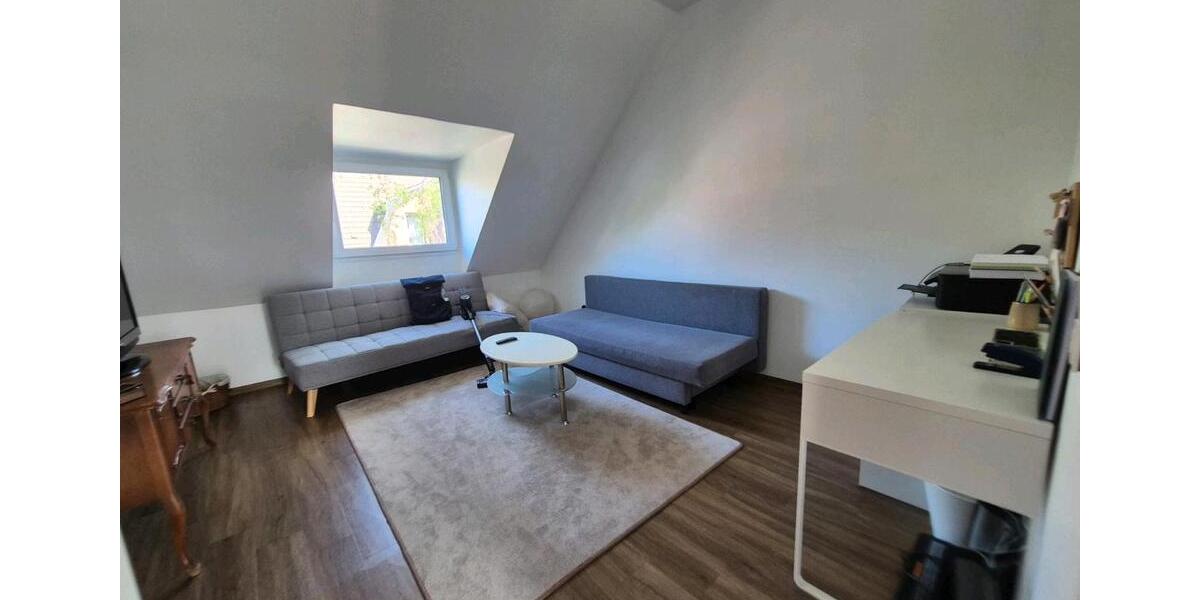 Dachgeschoßwohnung Duisburg Rheinhausen - 2.5 Zimmer, 57 m&sup2;, 670&euro; | Angebot:26665905
