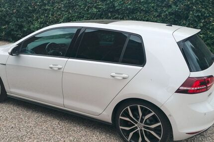 VW Golf 126.200 km 14.375 &euro; Xanten 46509