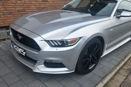 Ford Mustang 92.000 km 22.000 &euro; Dinslaken 46537