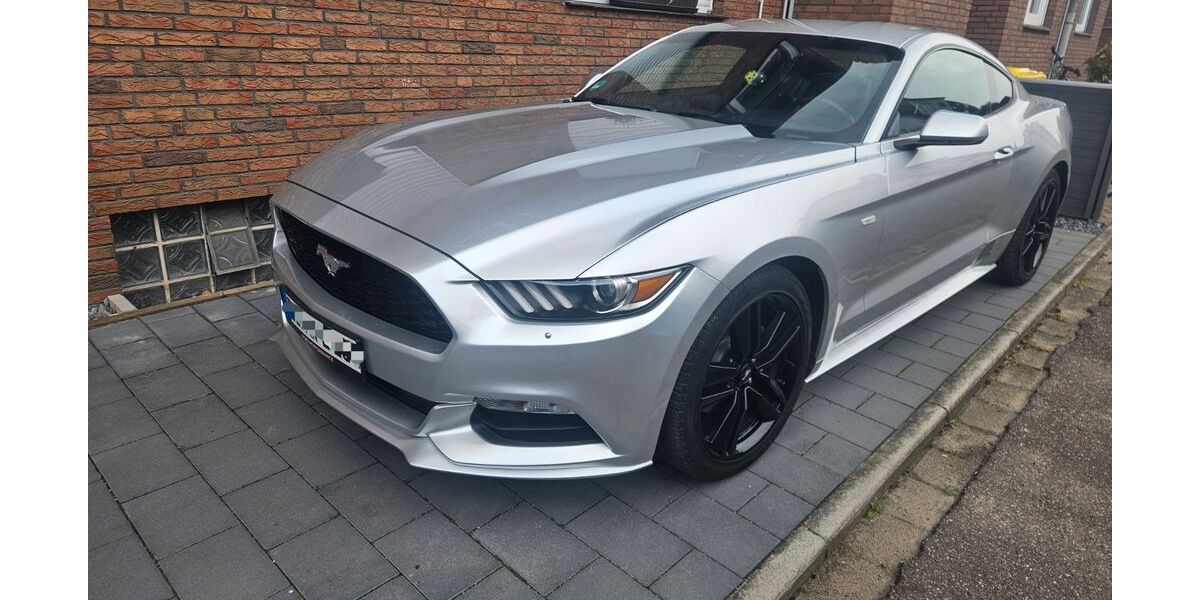 Ford Mustang 92.000 km 22.000 &euro; Dinslaken 46537