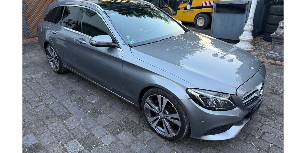Mercedes-Benz C 300 196.221 km 14.990 &euro; Neukirchen-Vluyn 47506
