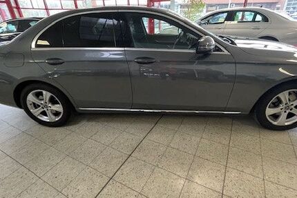 Mercedes-Benz E 220 69.897 km 27.300 &euro; Duisburg 47138