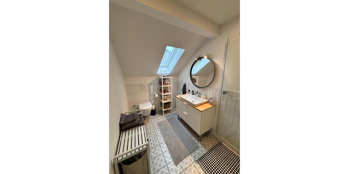 Dachgeschoßwohnung Duisburg Laar - 3 Zimmer, 77 m&sup2;, 725&euro; | Angebot:25343395