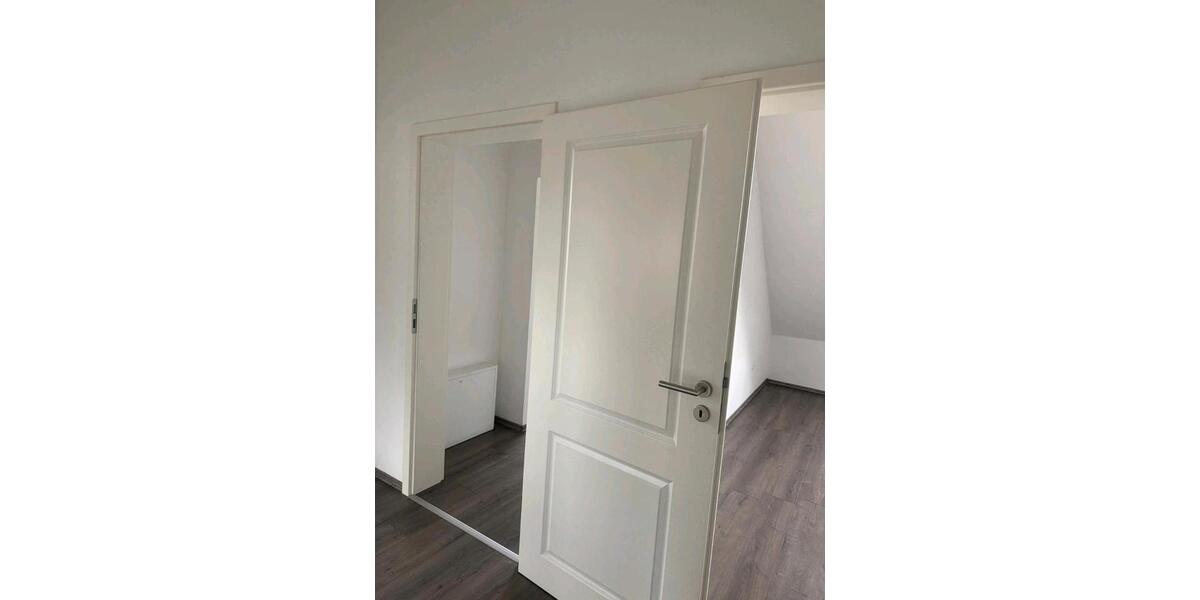 Dachgeschoßwohnung Duisburg Mittelmeiderich - 2 Zimmer, 80 m&sup2;, 620&euro; | Angebot:25919999