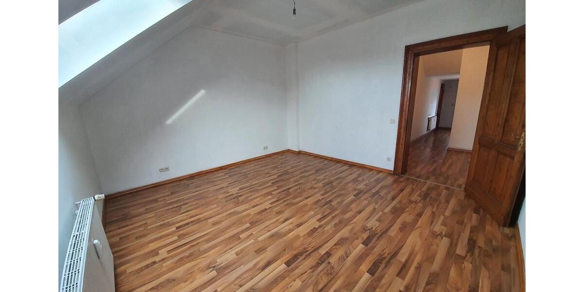 Dachgeschoßwohnung Duisburg Mittelmeiderich - 3 Zimmer, 95 m&sup2;, 700&euro; | Angebot:26614530