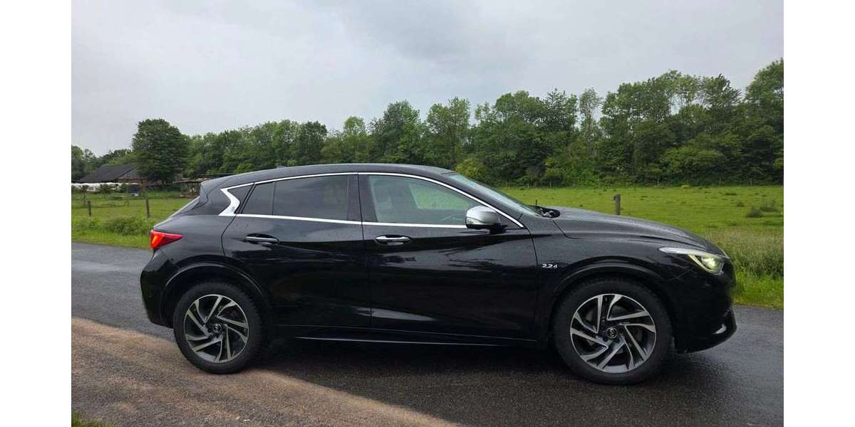 INFINITI Q30 221.000 km 8.990 &euro; Dinslaken 46535