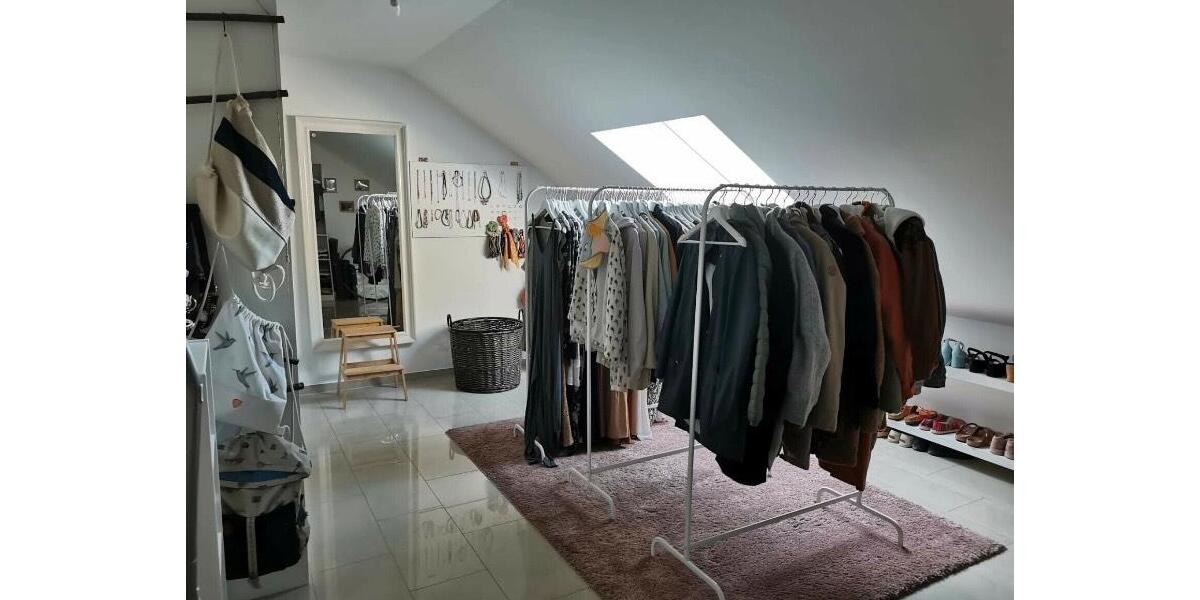 Dachgeschoßwohnung Oberhausen Alt-Oberhausen - 3 Zimmer, 79 m&sup2;, 1.200&euro; | Angebot:26007098