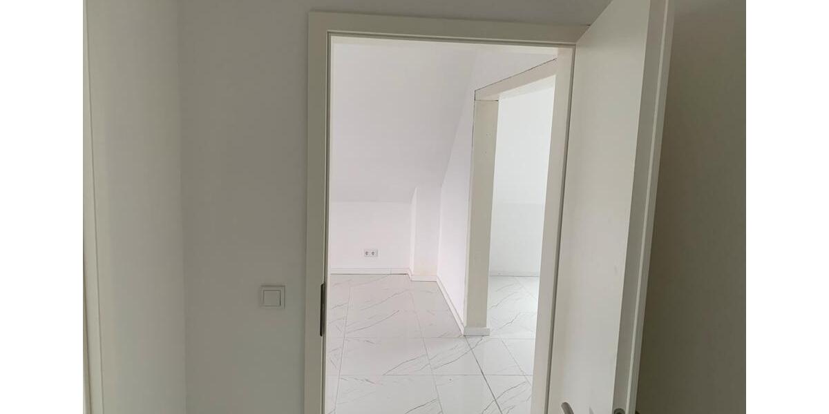 Dachgeschoßwohnung Oberhausen Schmachtendorf - 4 Zimmer, 85 m&sup2;, 600&euro; | Angebot:26670217