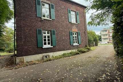 Haus Duisburg Hamborn - 5 Zimmer, 275 m&sup2;, 2.000&euro; | Angebot:24083623