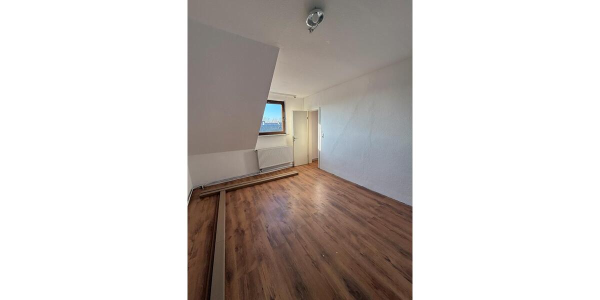 Dachgeschoßwohnung Gelsenkirchen Gelsenkirchen-Nord - 2 Zimmer, 77 m&sup2;, 450&euro; | Angebot:26005024