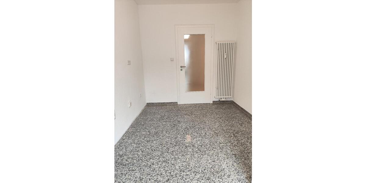 Etagenwohnung Oberhausen - 2 Zimmer, 82 m&sup2;, 740&euro; | Angebot:25404192