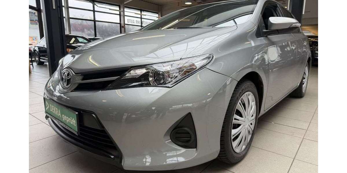 Toyota Auris 68.939 km 9.890 &euro; Bottrop 46236