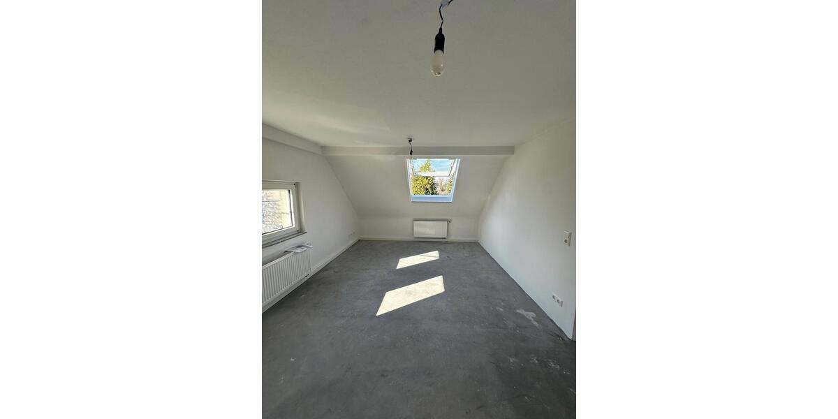 Dachgeschoßwohnung Duisburg Hochheide - 2.5 Zimmer, 49 m&sup2;, 452&euro; | Angebot:26627518