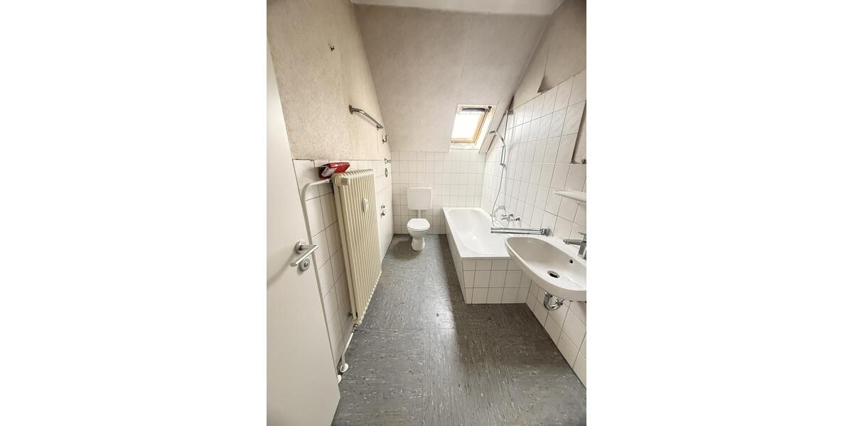 Dachgeschoßwohnung Duisburg Hamborn - 3.5 Zimmer, 70 m&sup2;, 375&euro; | Angebot:26595023