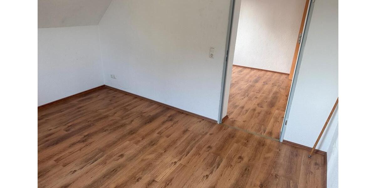 Dachgeschoßwohnung Duisburg Rheinhausen - 2 Zimmer, 50 m&sup2;, 685&euro; | Angebot:26652881